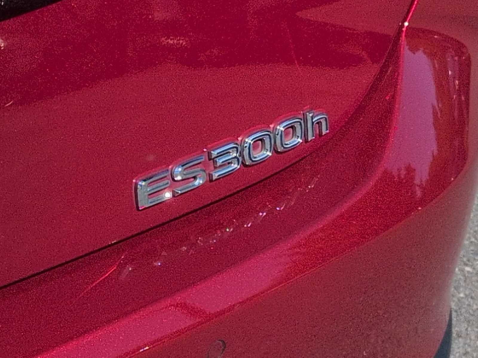 Lexus ES 300h F SPORT 2022