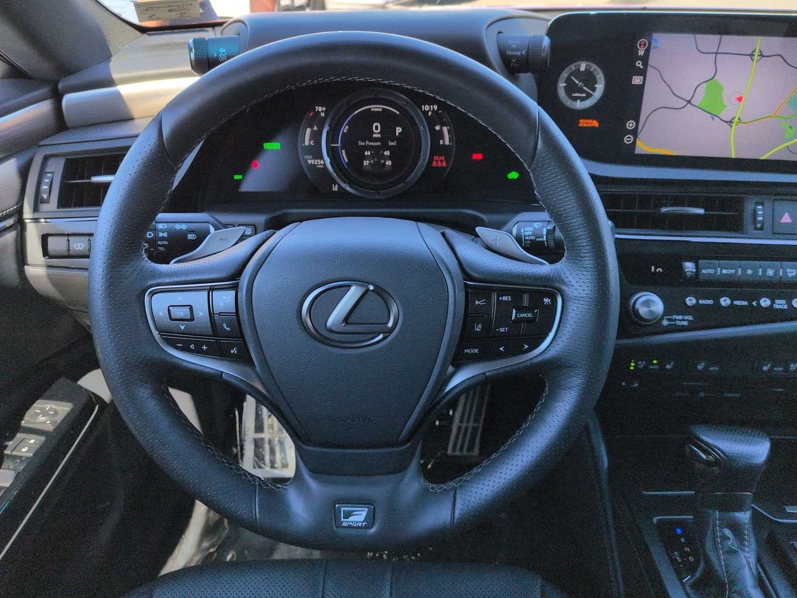 Lexus ES 300h F SPORT 2022