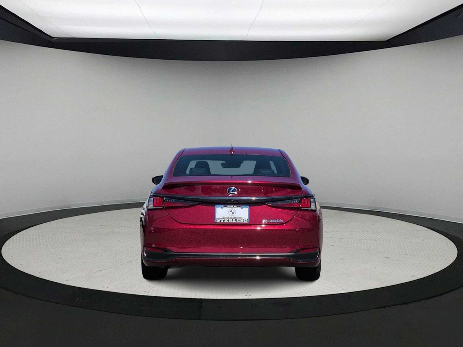 Lexus ES 300h F SPORT 2022