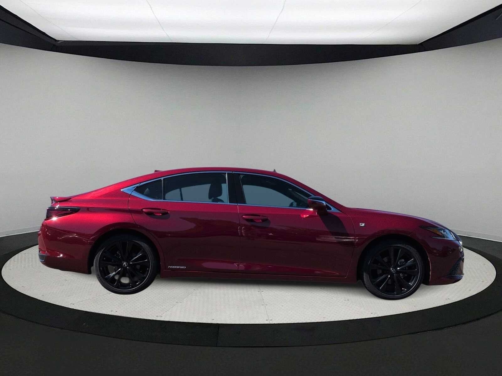 Lexus ES 300h F SPORT 2022