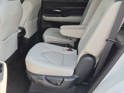 Toyota Grand Highlander XLE 2025