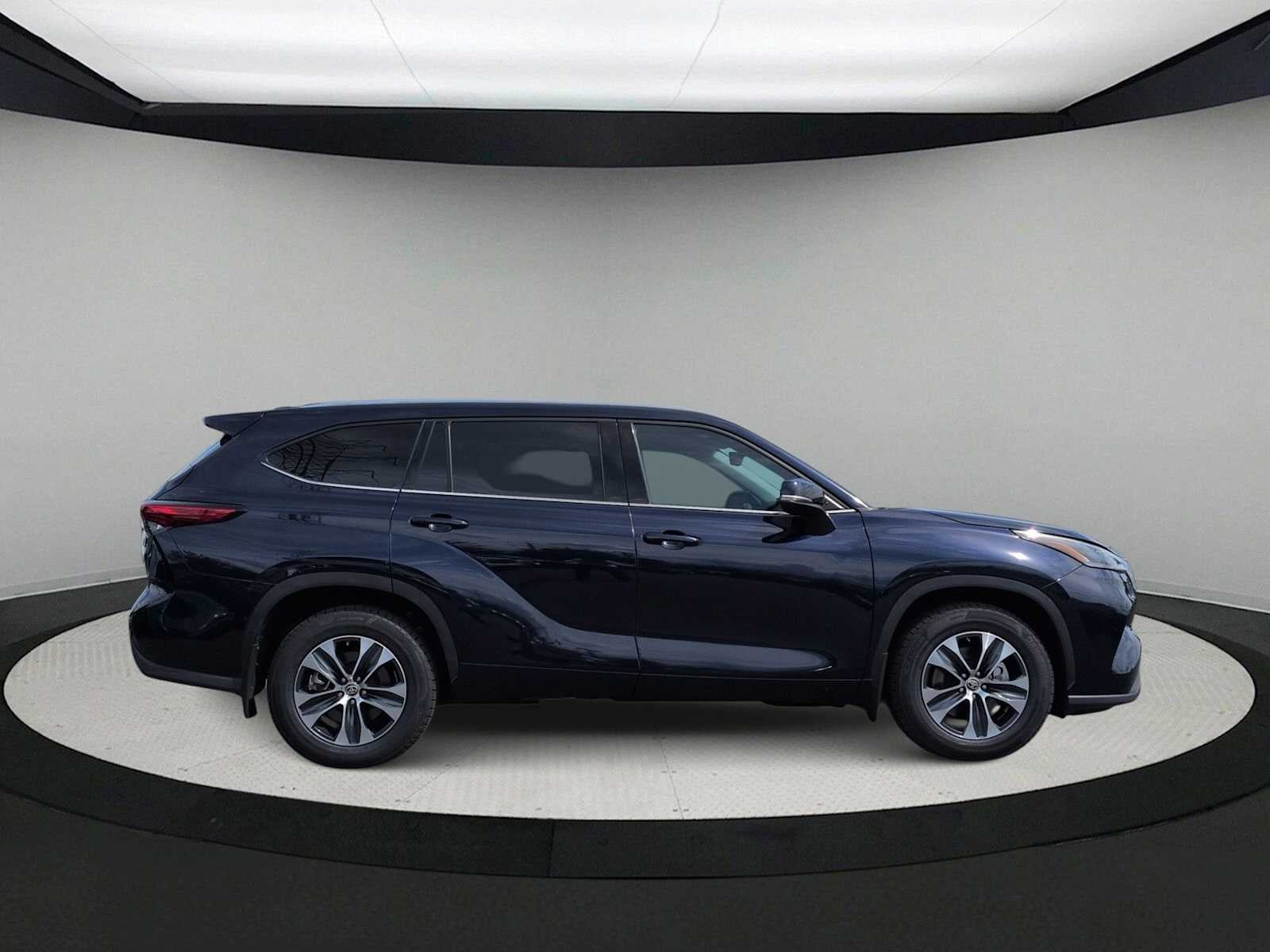 Toyota Highlander XLE 2021