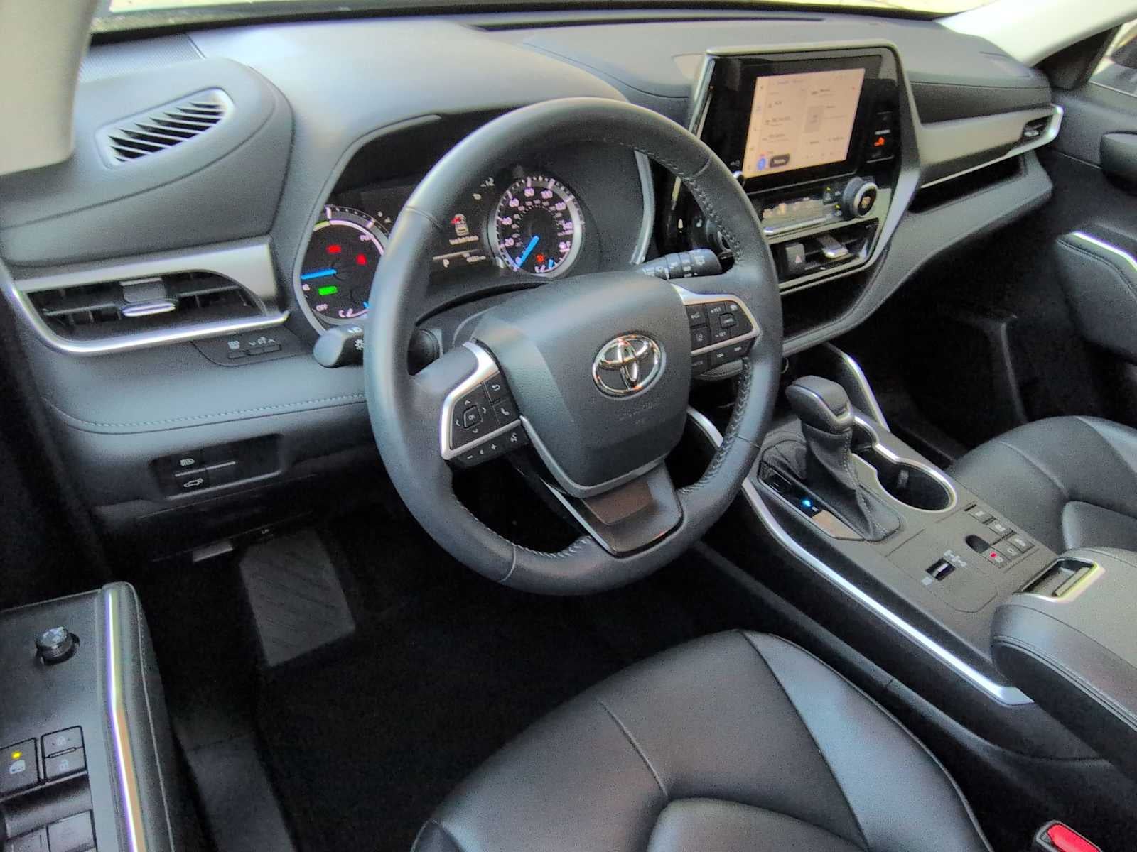 Toyota Highlander Hybrid XLE 2023