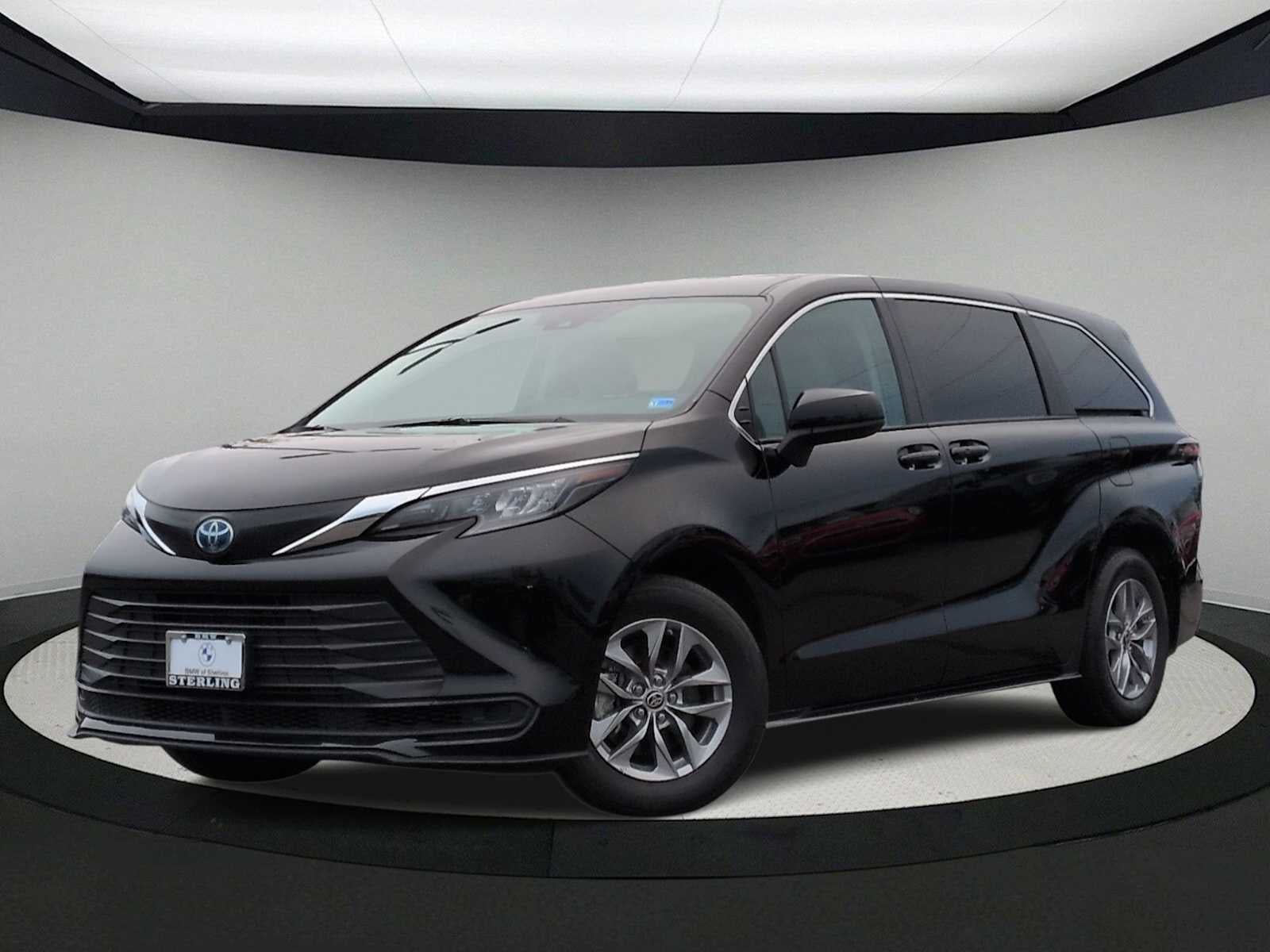 Toyota Sienna LE 2024
