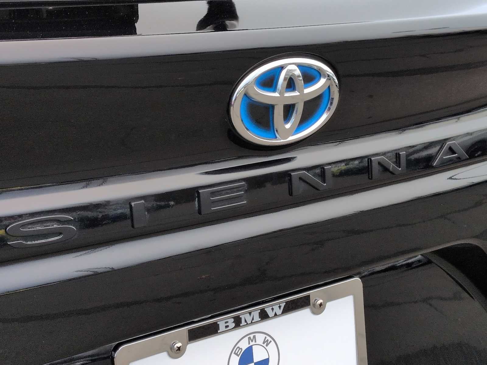 Toyota Sienna LE 2024