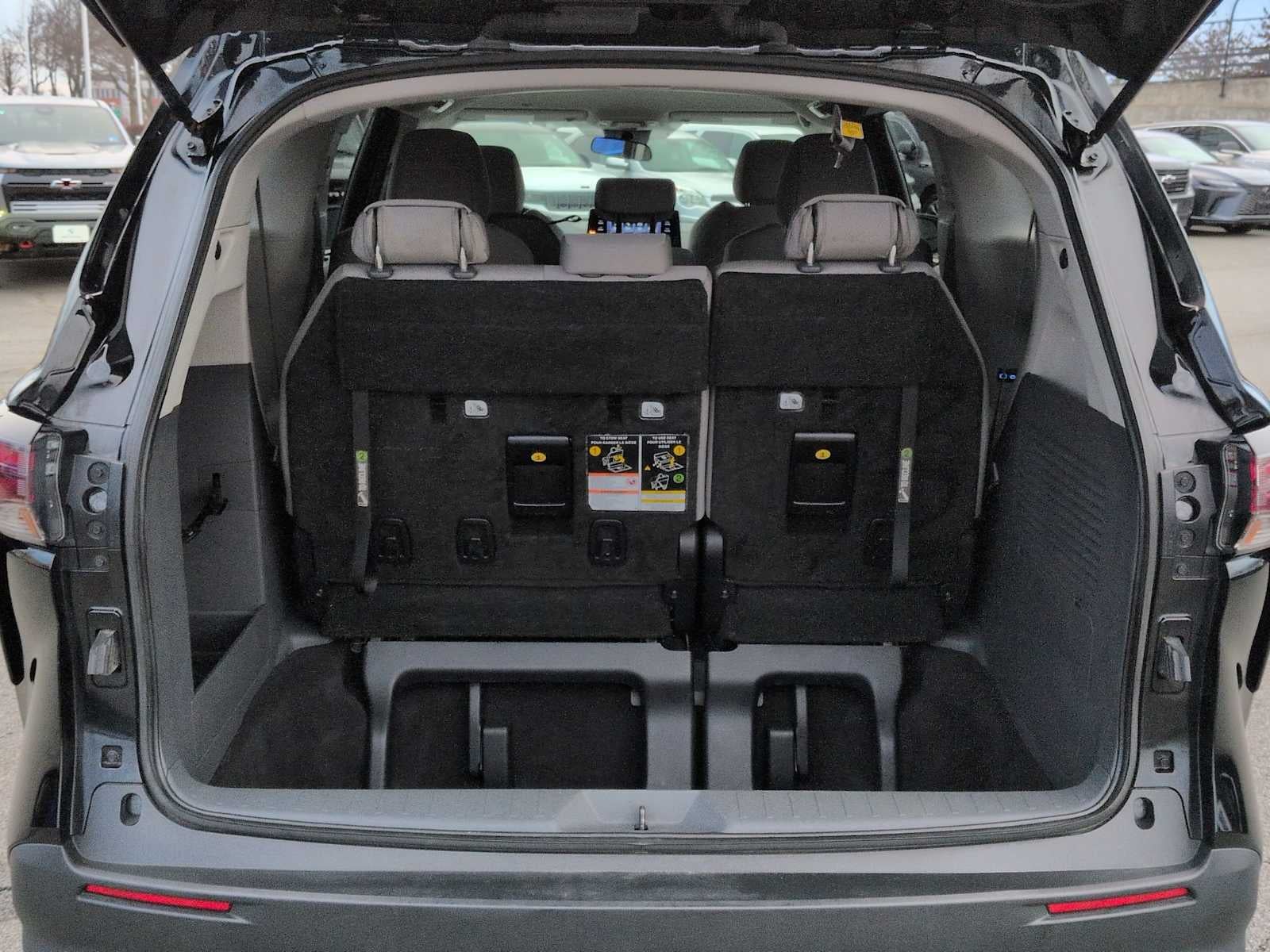 Toyota Sienna LE 2024