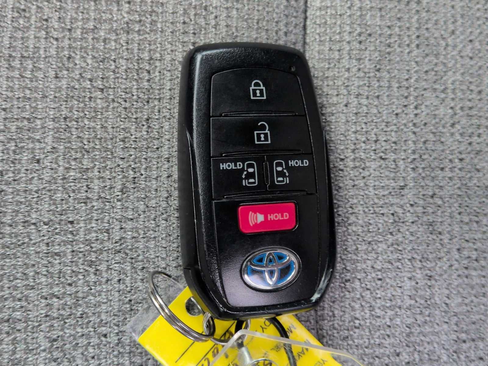 Toyota Sienna LE 2024