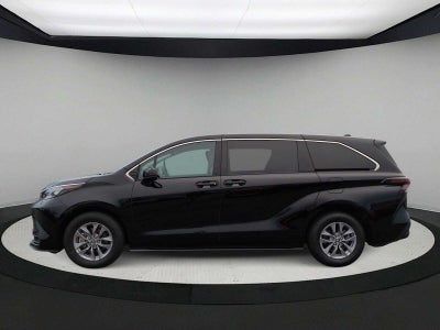 Toyota Sienna LE 2024