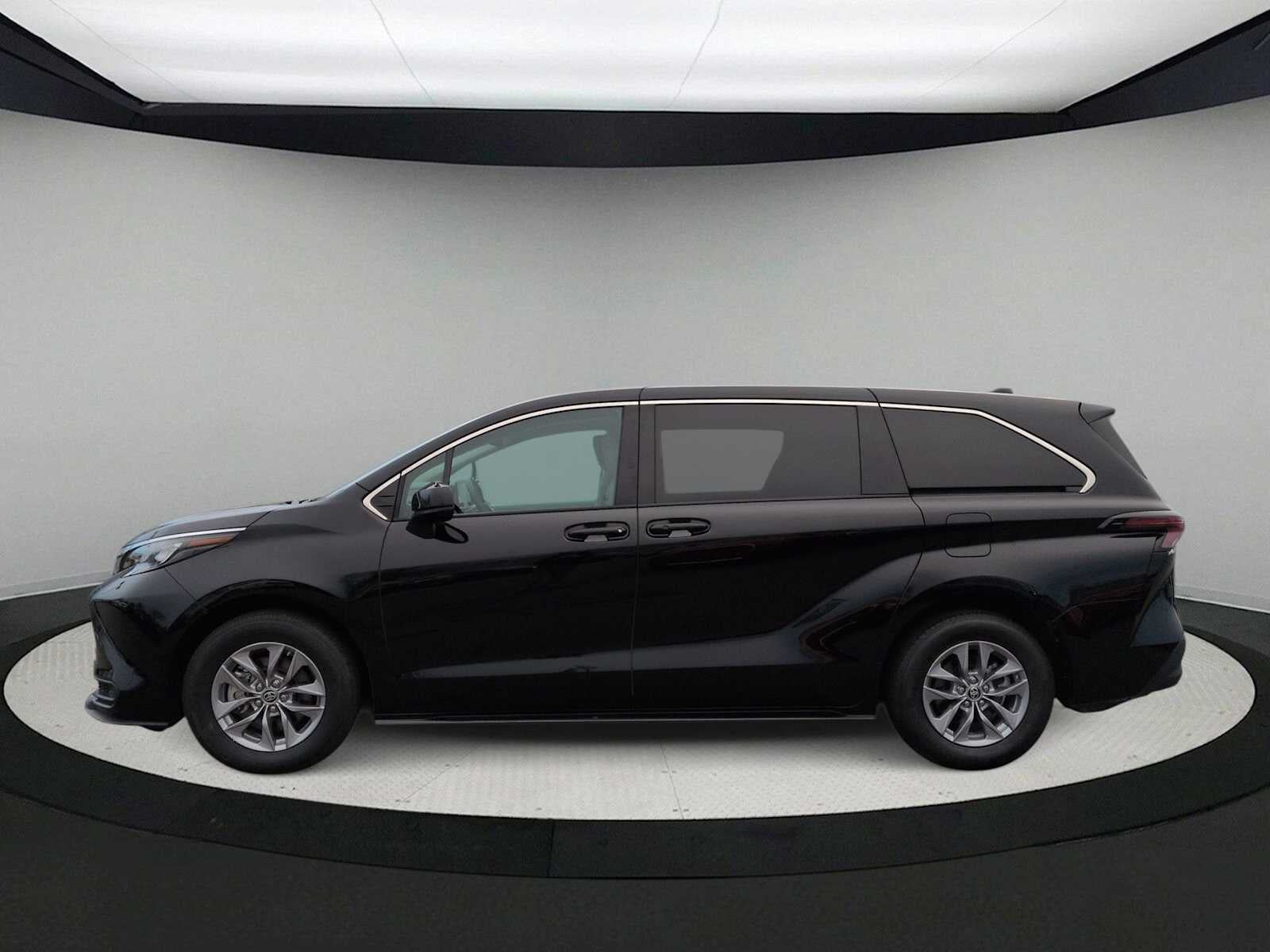 Toyota Sienna LE 2024