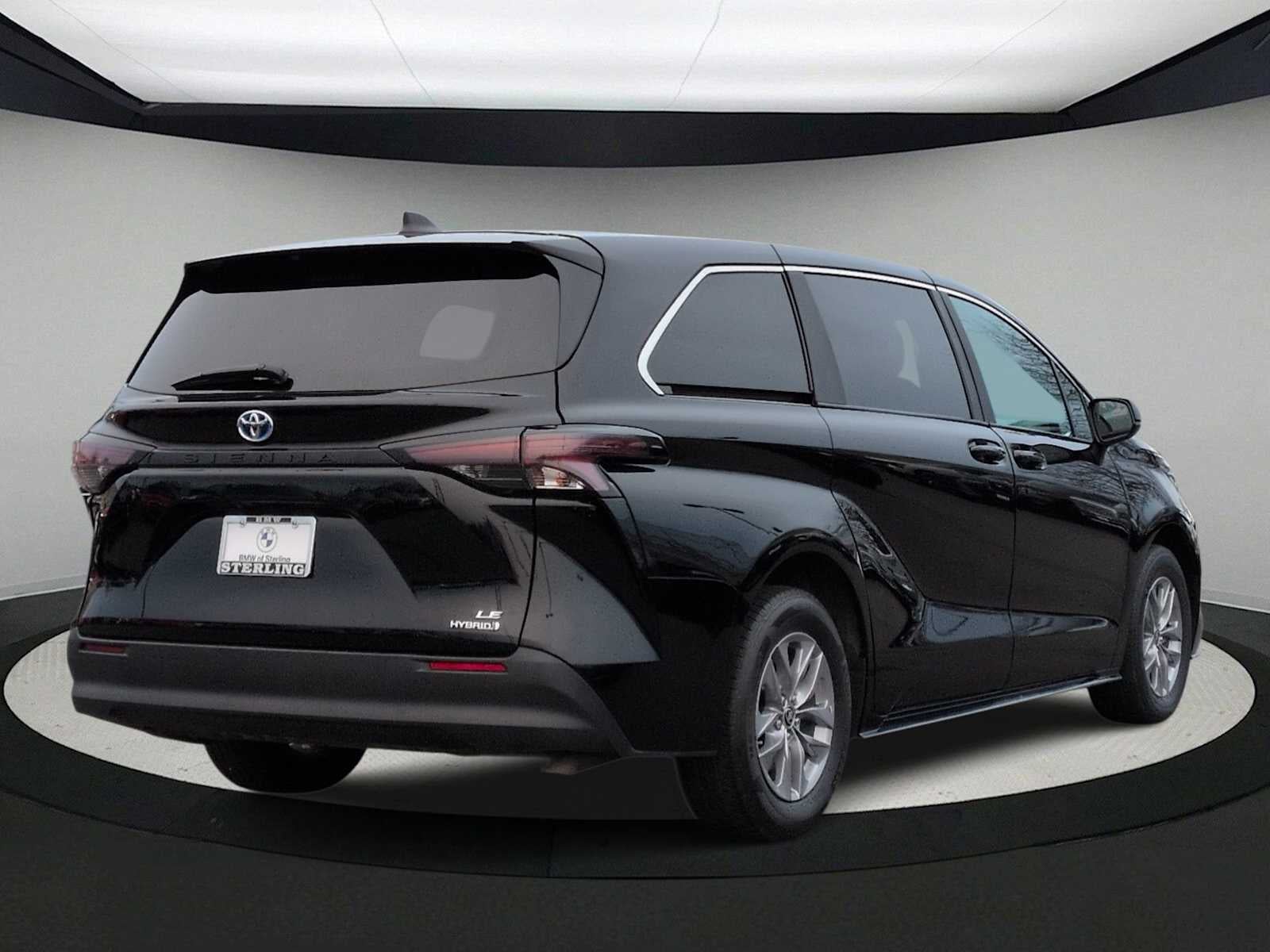 Toyota Sienna LE 2024