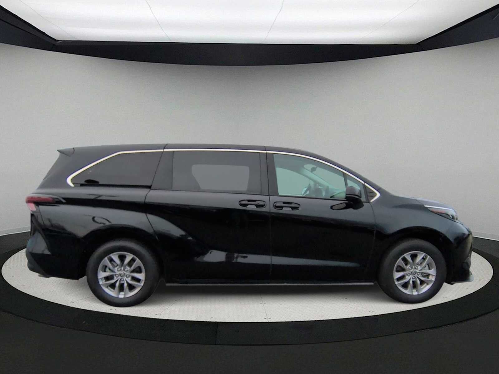 Toyota Sienna LE 2024
