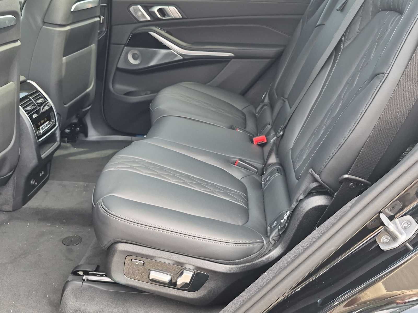 BMW X7 M60i 2027