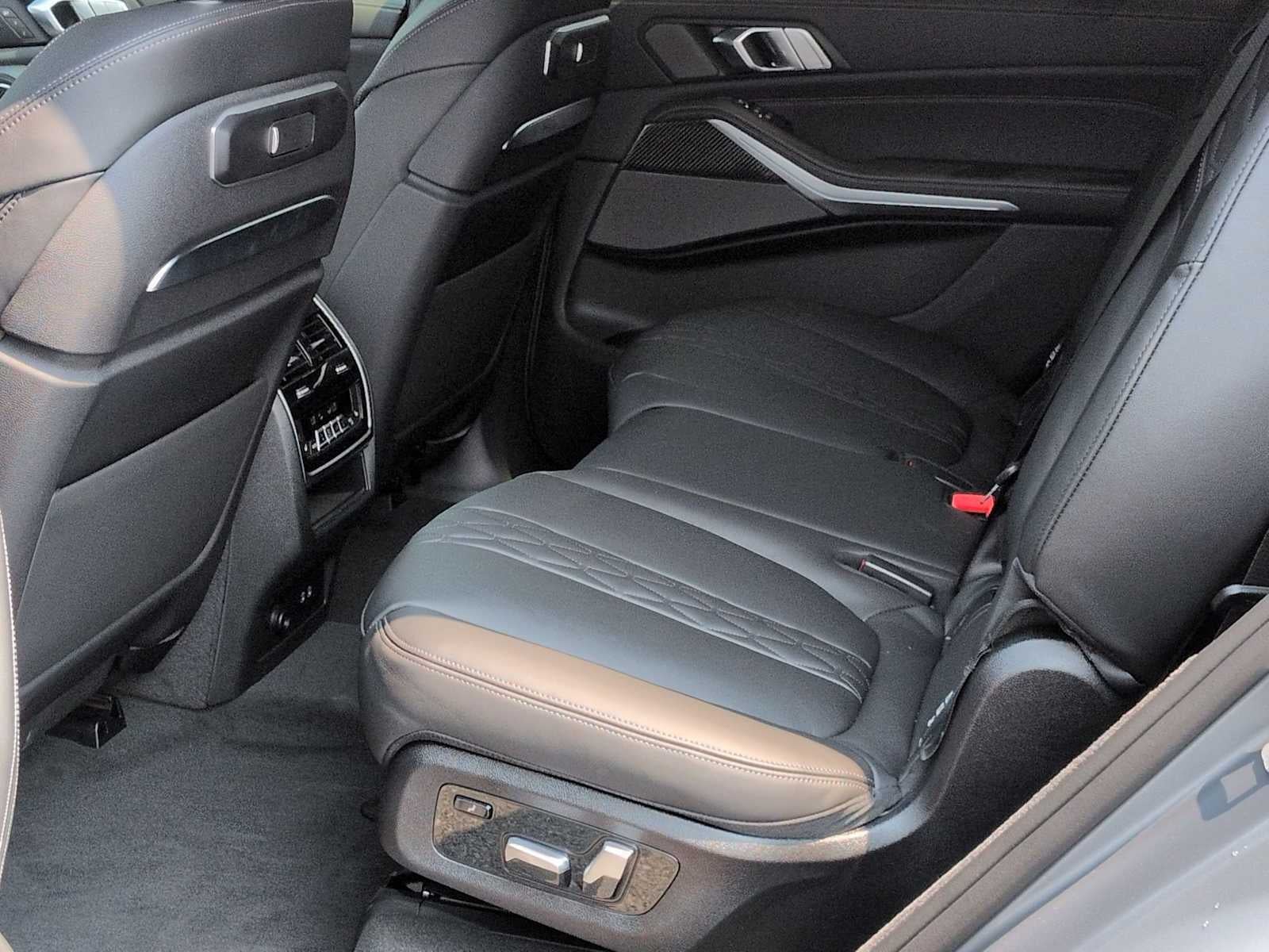 BMW X7 M60i 2027
