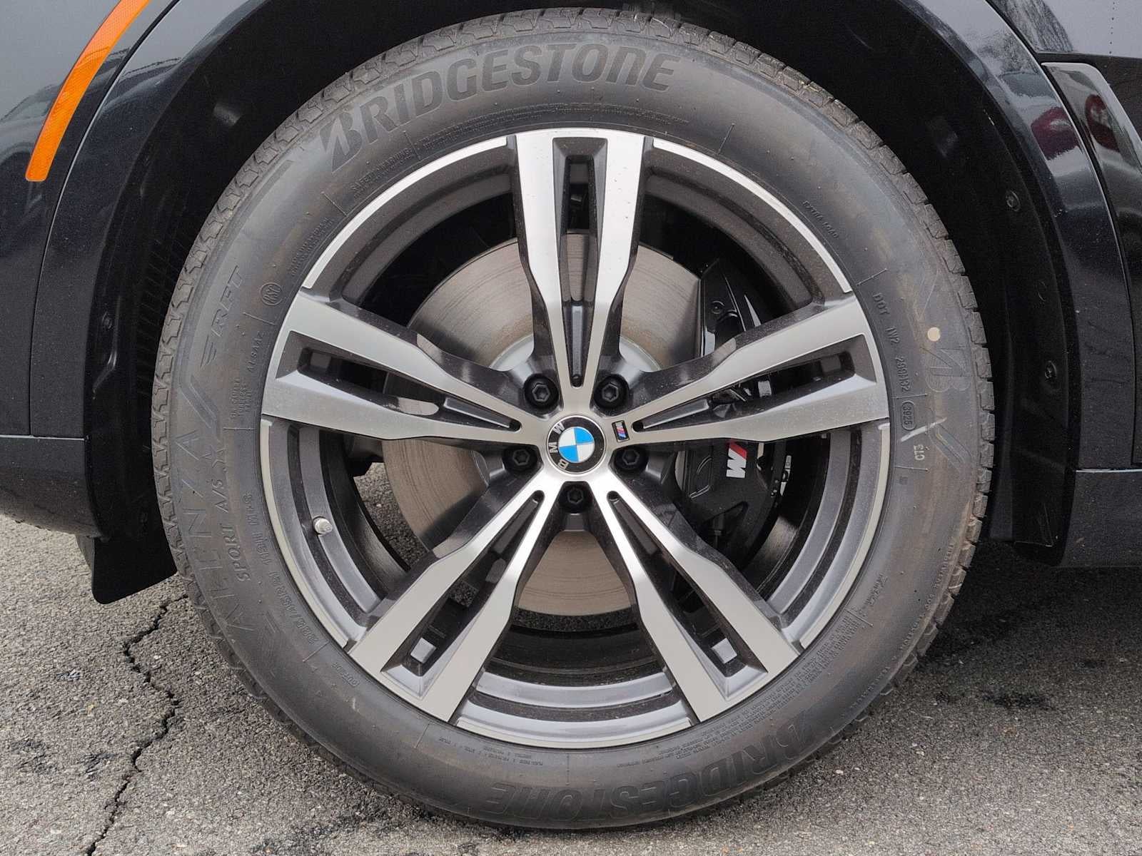 2026 BMW X7 M60i M60i