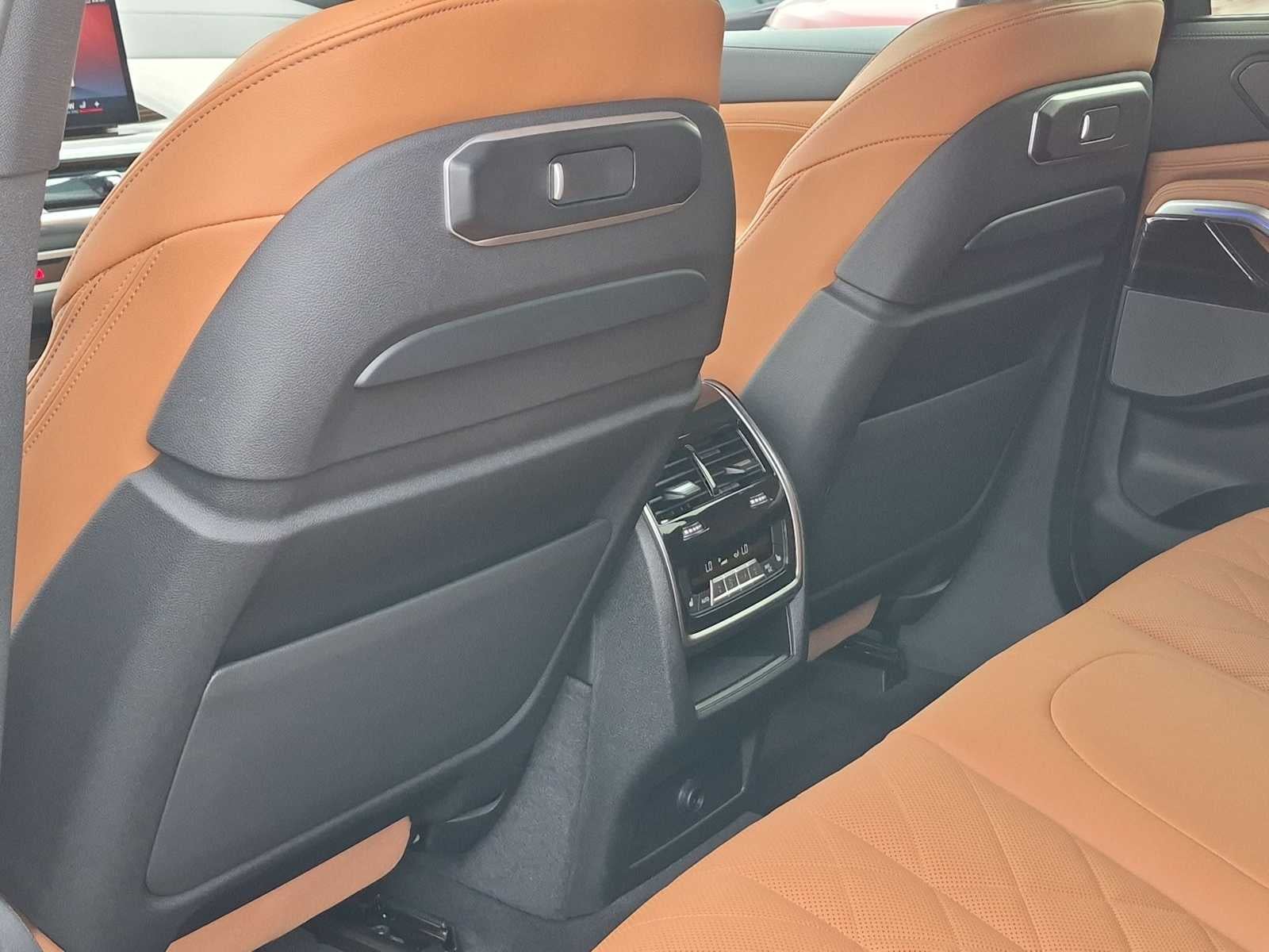 2025 BMW X6 xDrive40i