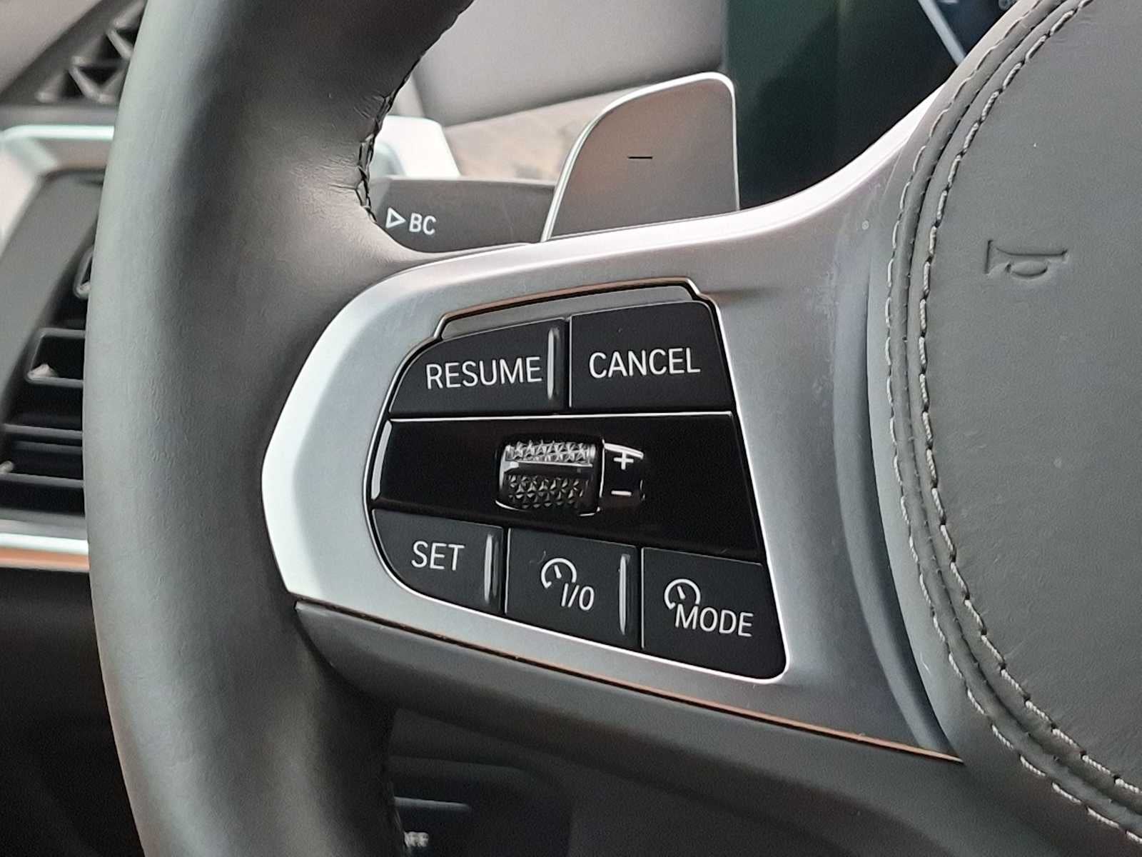 2025 BMW X6 xDrive40i