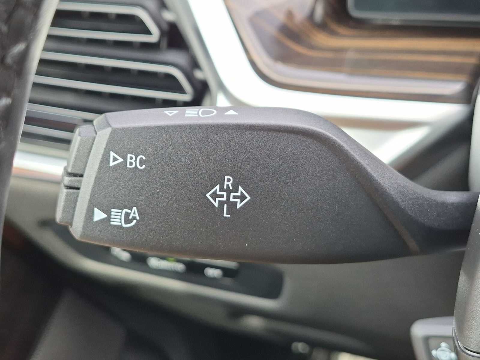 2025 BMW X6 xDrive40i