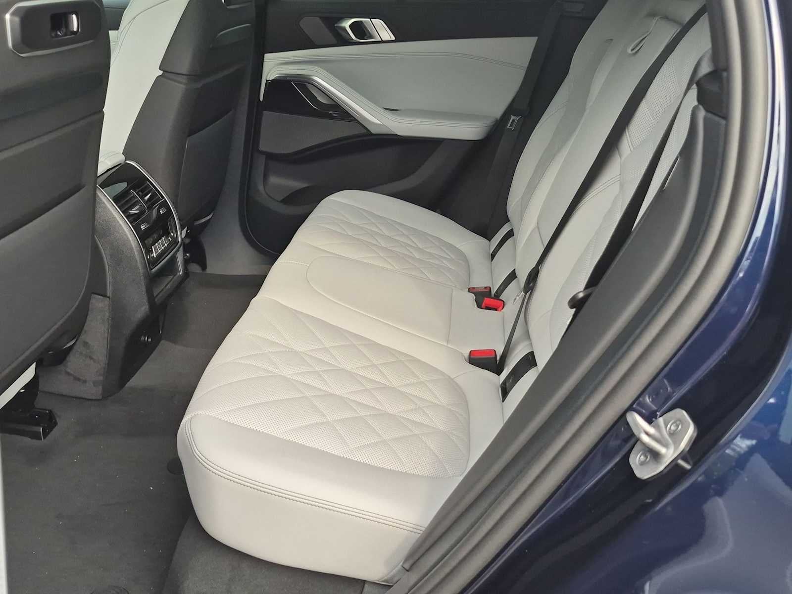 2027 BMW X6 xDrive40i