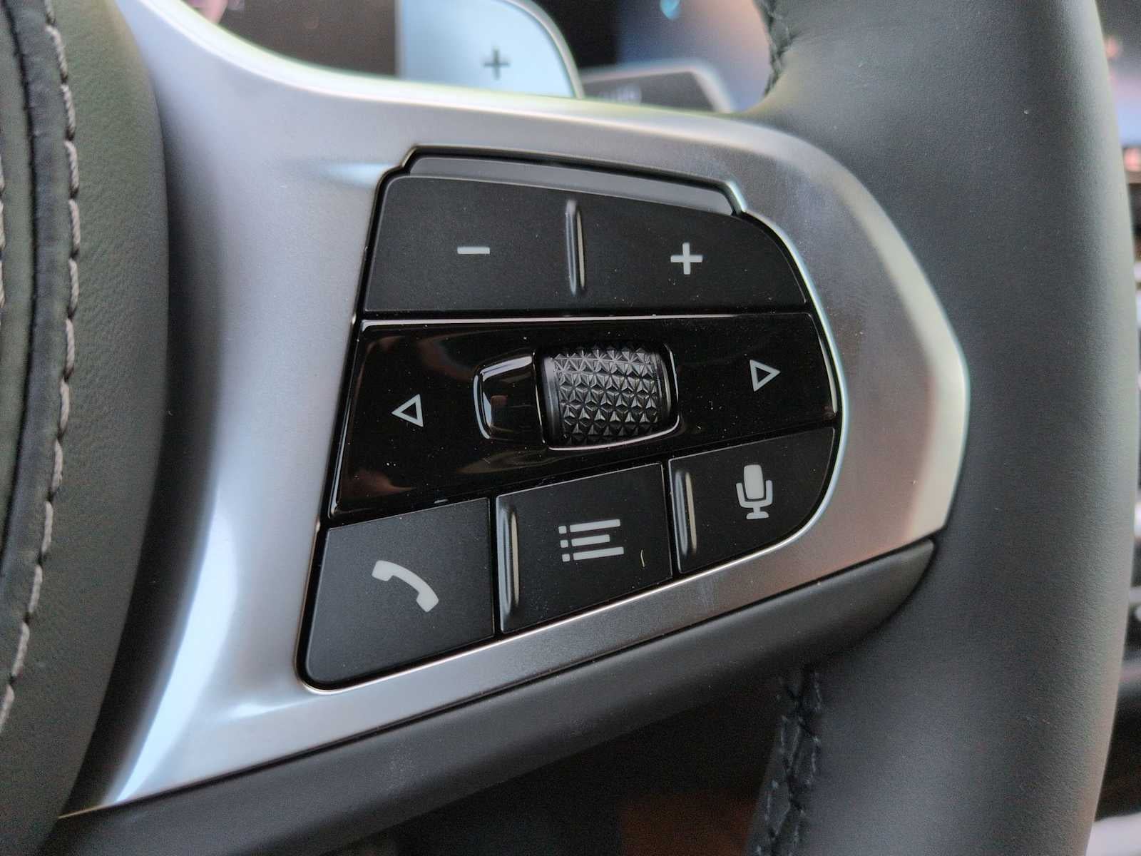 2027 BMW X6 xDrive40i