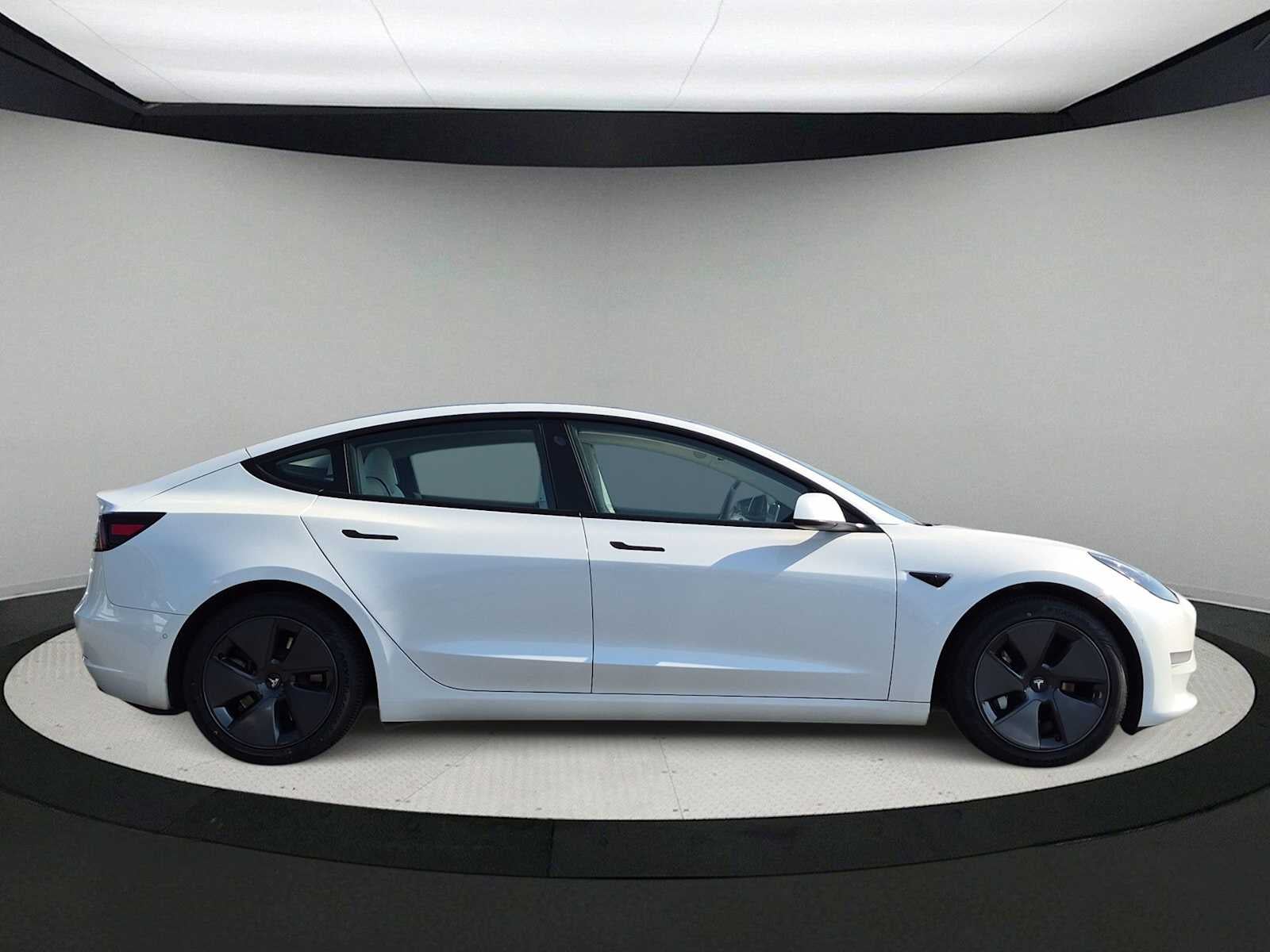 Tesla Model 3 Standard Range Plus 2021