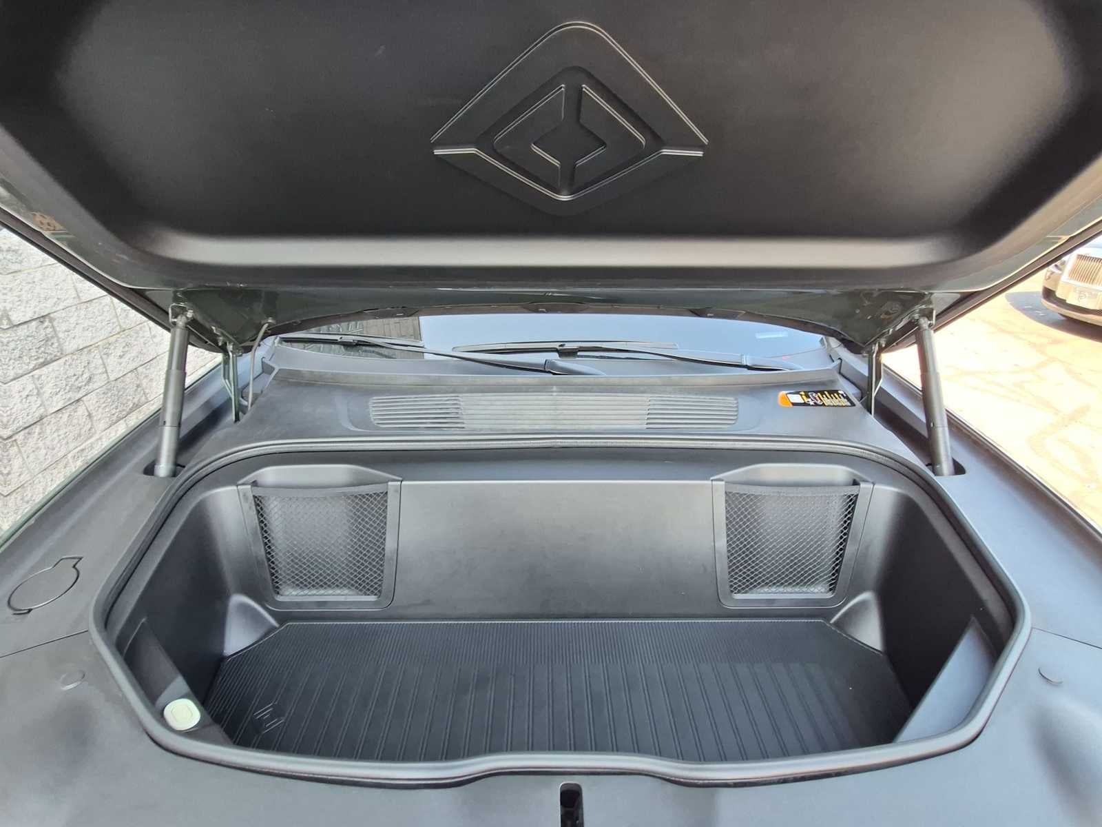 Rivian R1S Adventure 2025