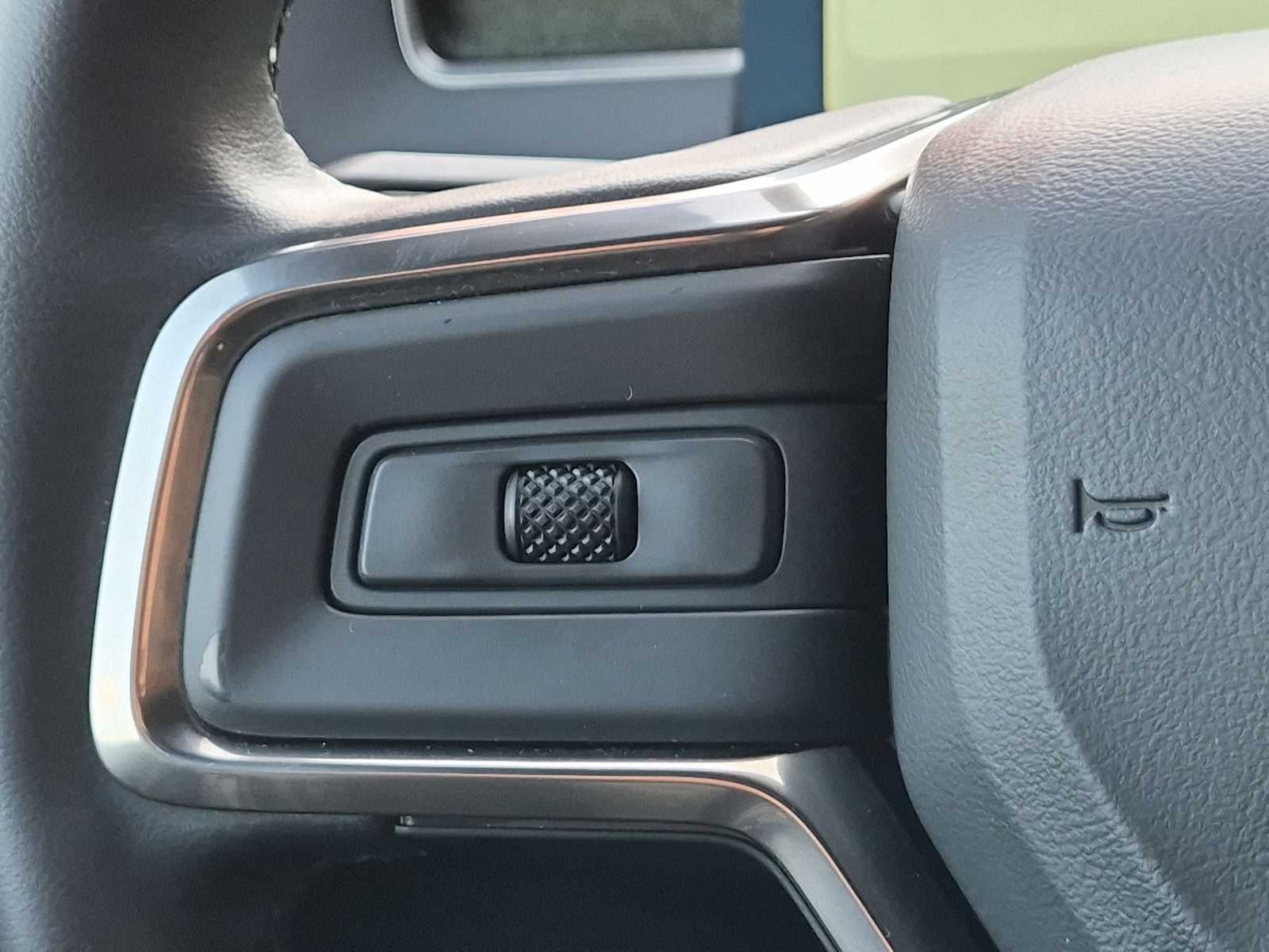 Rivian R1S Adventure 2025