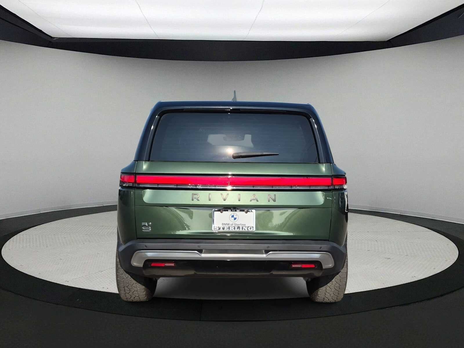 Rivian R1S Adventure 2025