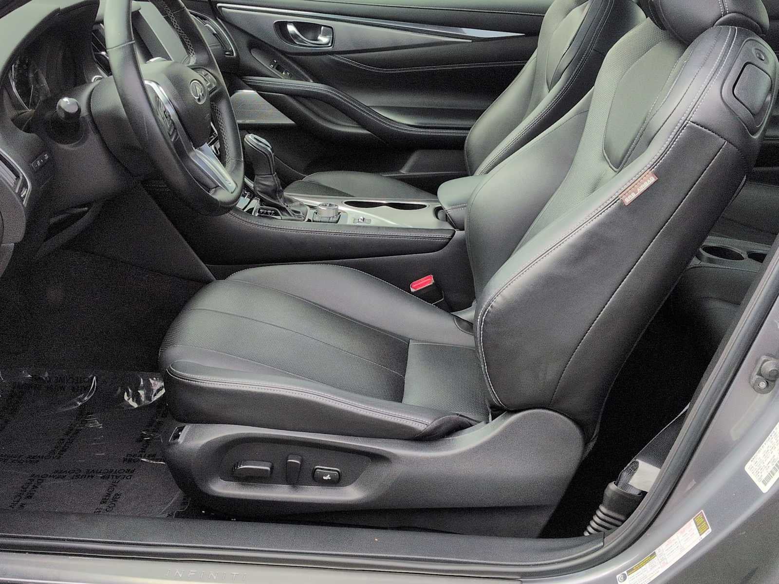 INFINITI Q60 LUXE 2022