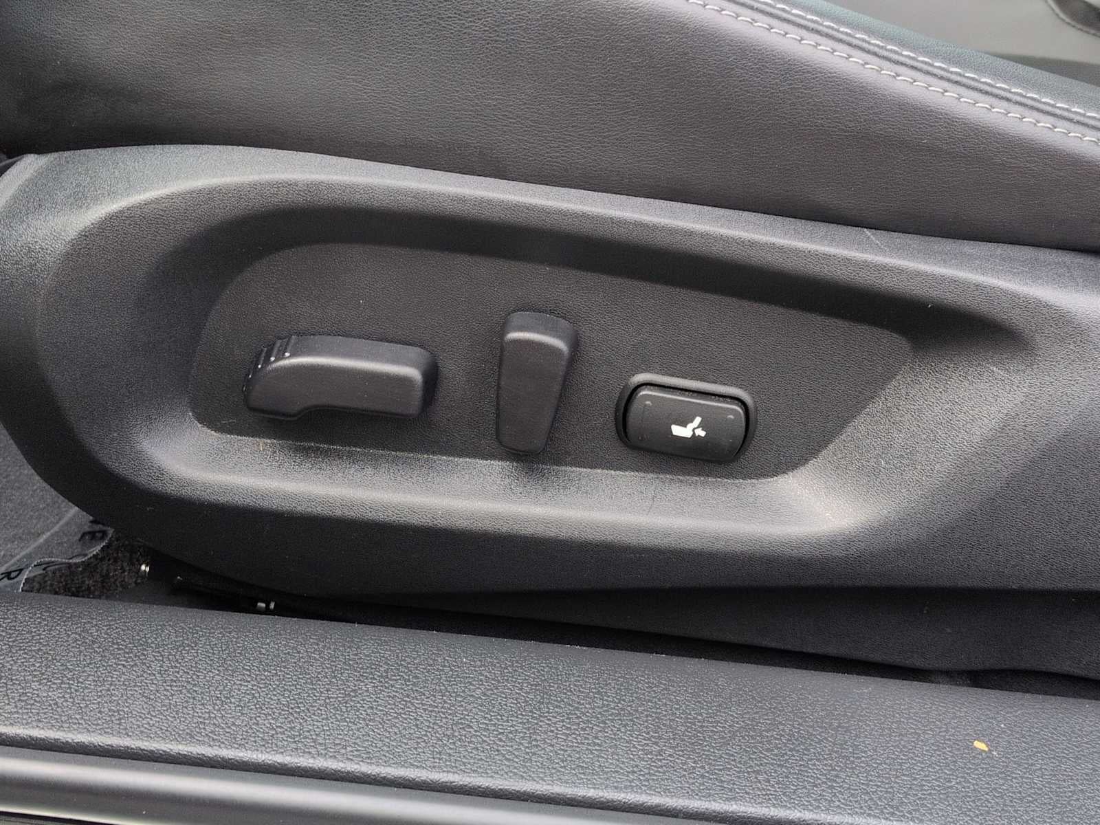 INFINITI Q60 LUXE 2022