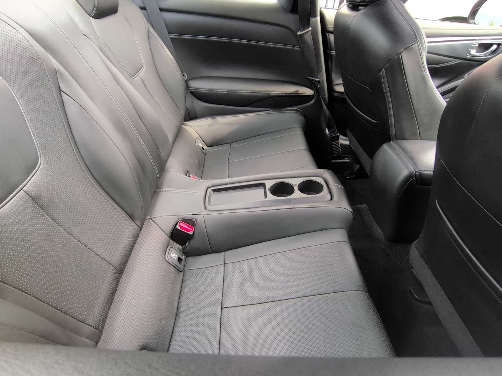 INFINITI Q60 LUXE 2022