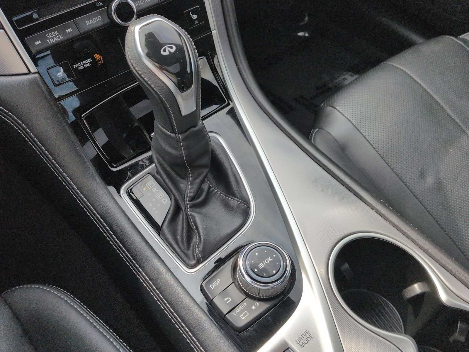 INFINITI Q60 LUXE 2022