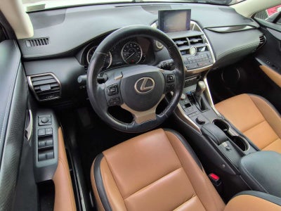 Lexus NX 200t de 2016, tracción delantera, 4 puertas