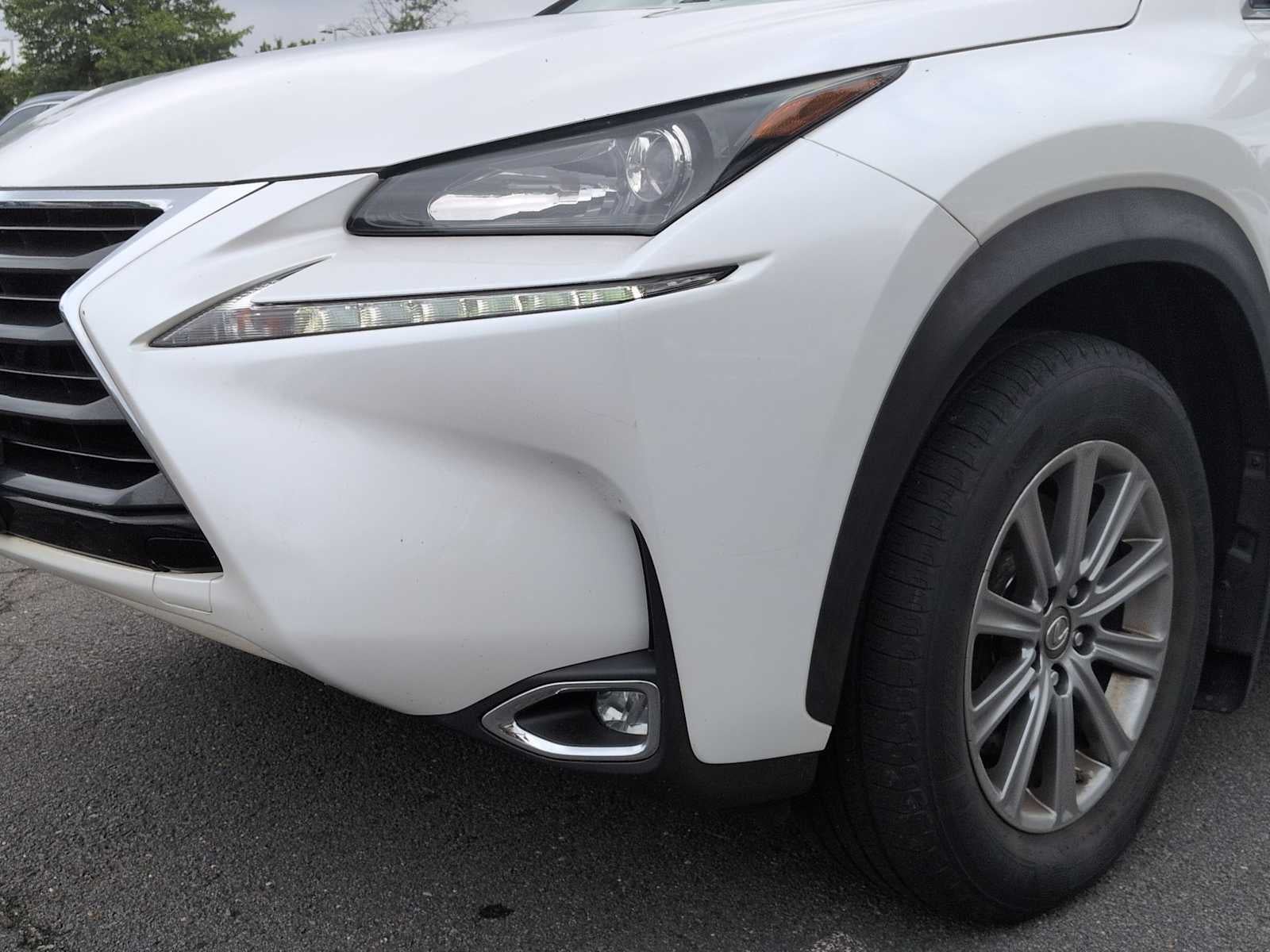 Lexus NX 200t de 2016, tracción delantera, 4 puertas