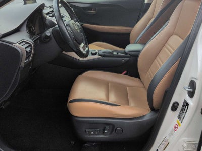 Lexus NX 200t de 2016, tracción delantera, 4 puertas