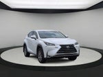 Lexus NX 200t de 2016, tracción delantera, 4 puertas