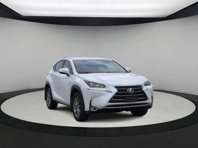 Lexus NX 200t de 2016, tracción delantera, 4 puertas