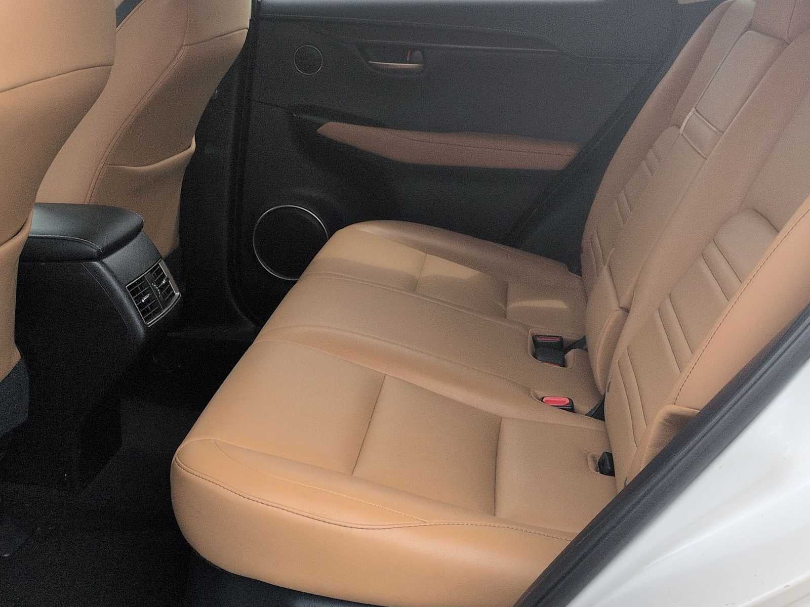 Lexus NX 200t de 2016, tracción delantera, 4 puertas