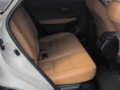 Lexus NX 200t de 2016, tracción delantera, 4 puertas