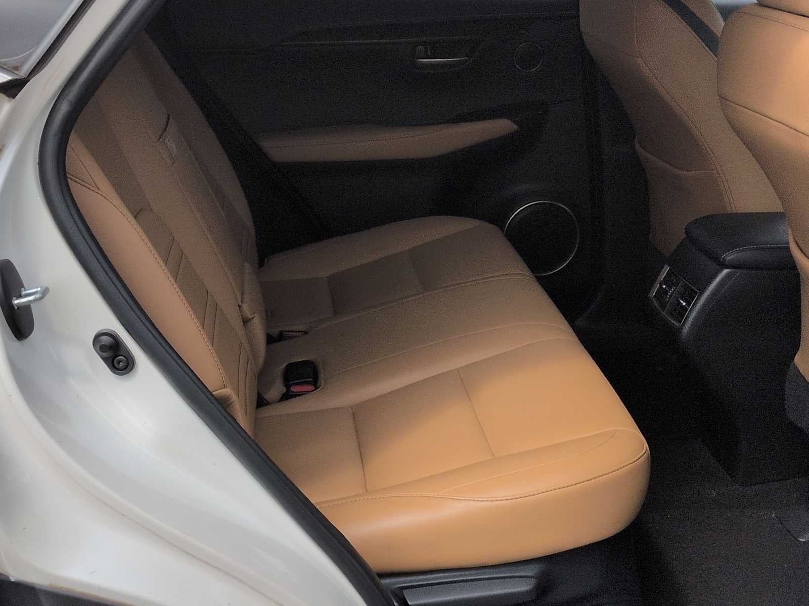 Lexus NX 200t de 2016, tracción delantera, 4 puertas