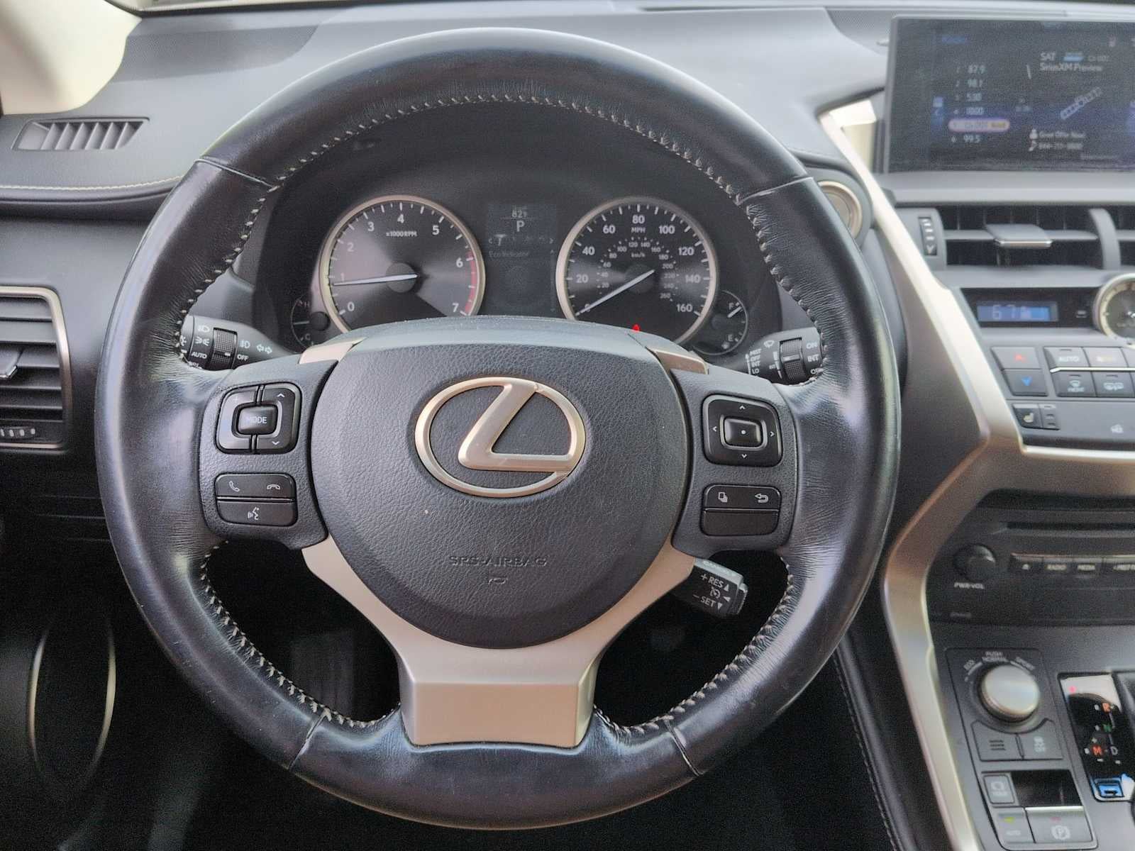 Lexus NX 200t de 2016, tracción delantera, 4 puertas