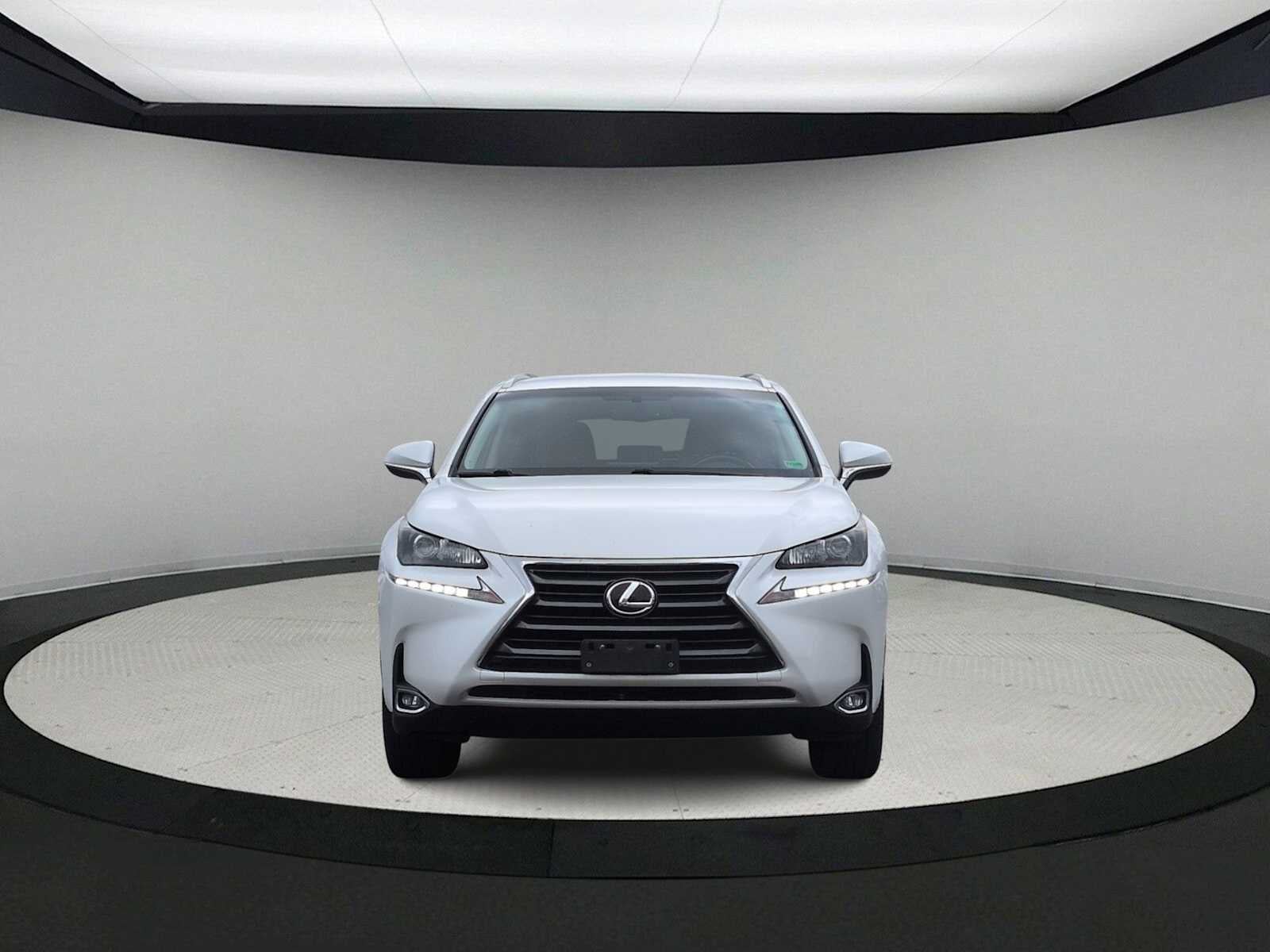 Lexus NX 200t de 2016, tracción delantera, 4 puertas