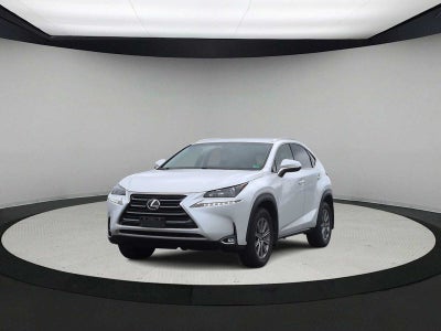 Lexus NX 200t de 2016, tracción delantera, 4 puertas