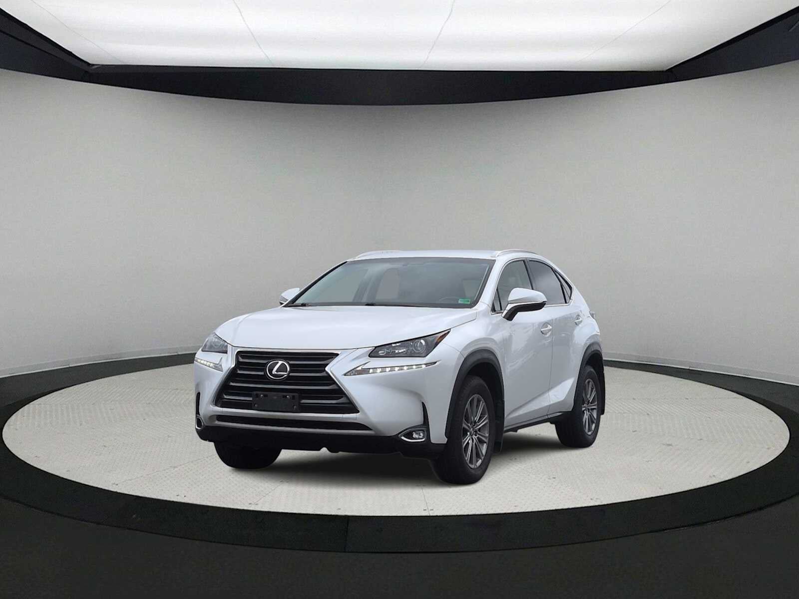 Lexus NX 200t de 2016, tracción delantera, 4 puertas