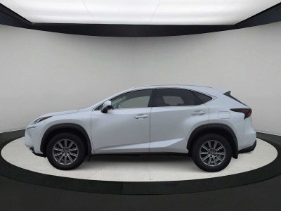 Lexus NX 200t de 2016, tracción delantera, 4 puertas