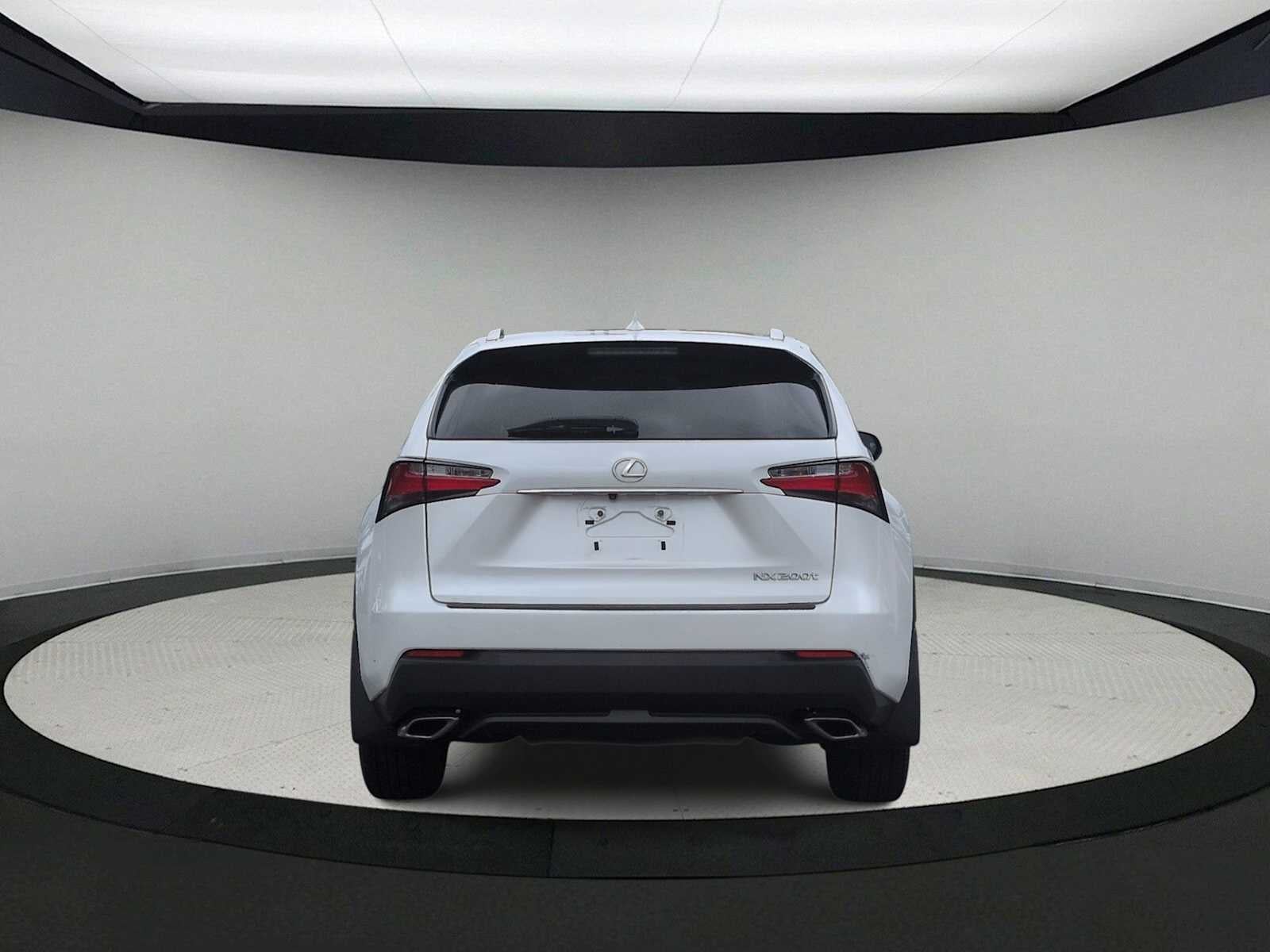 Lexus NX 200t de 2016, tracción delantera, 4 puertas