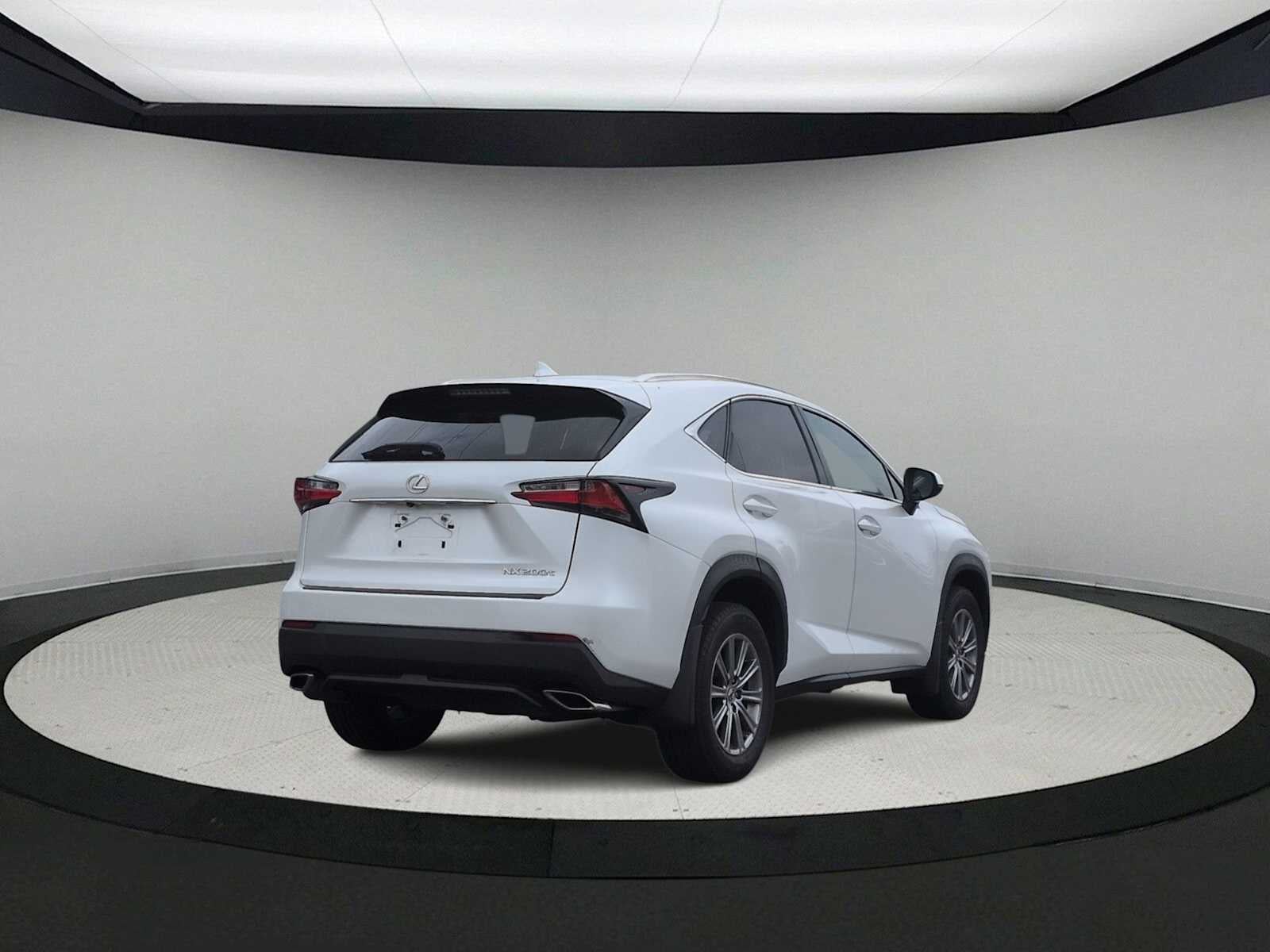 Lexus NX 200t de 2016, tracción delantera, 4 puertas