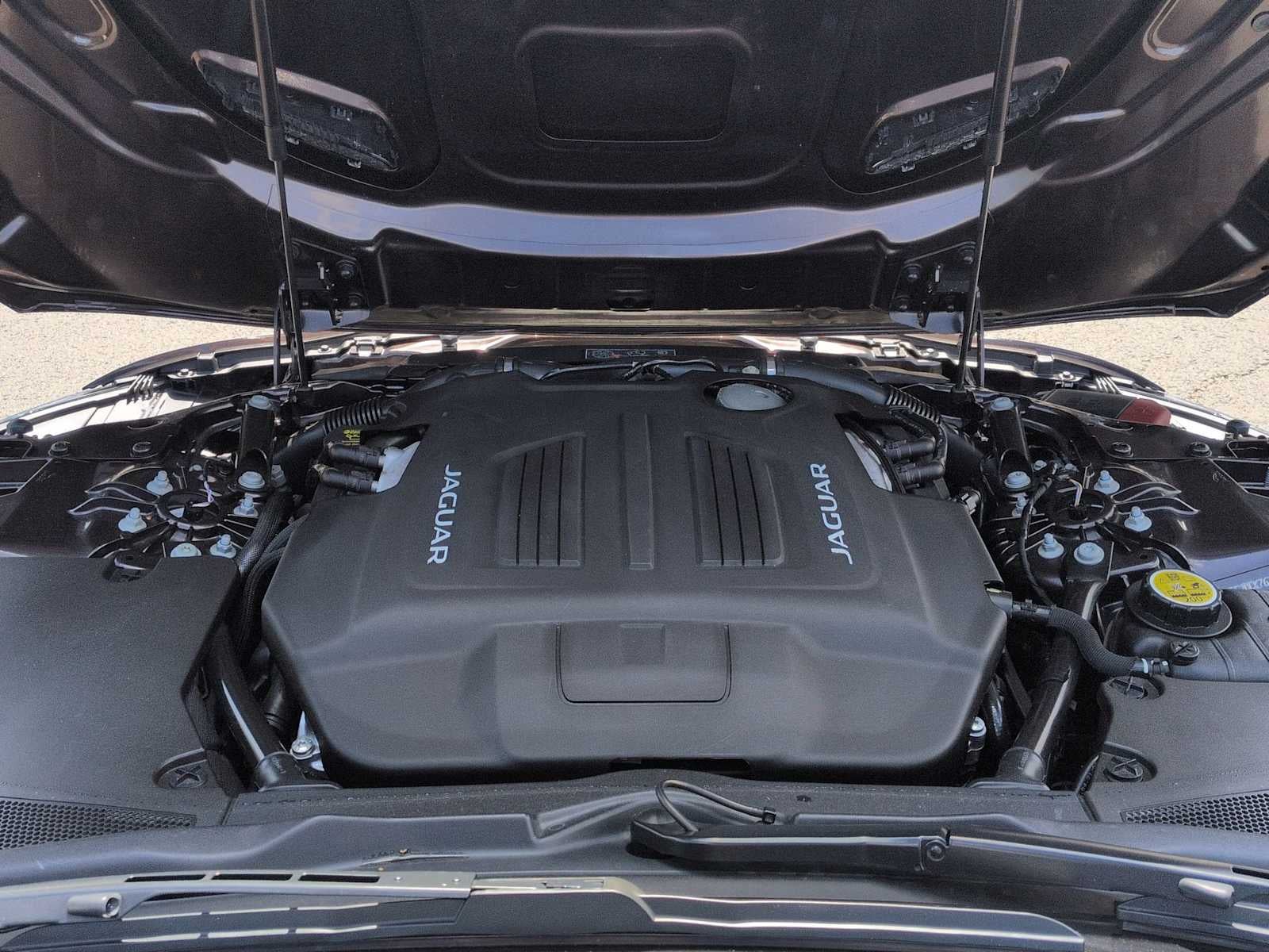 Jaguar F-TYPE R 2021