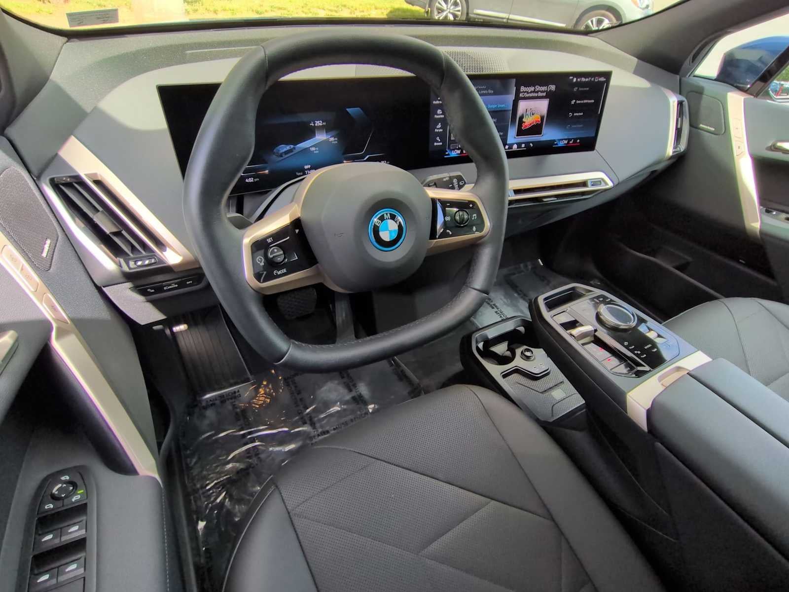 2025 BMW iX xDrive50