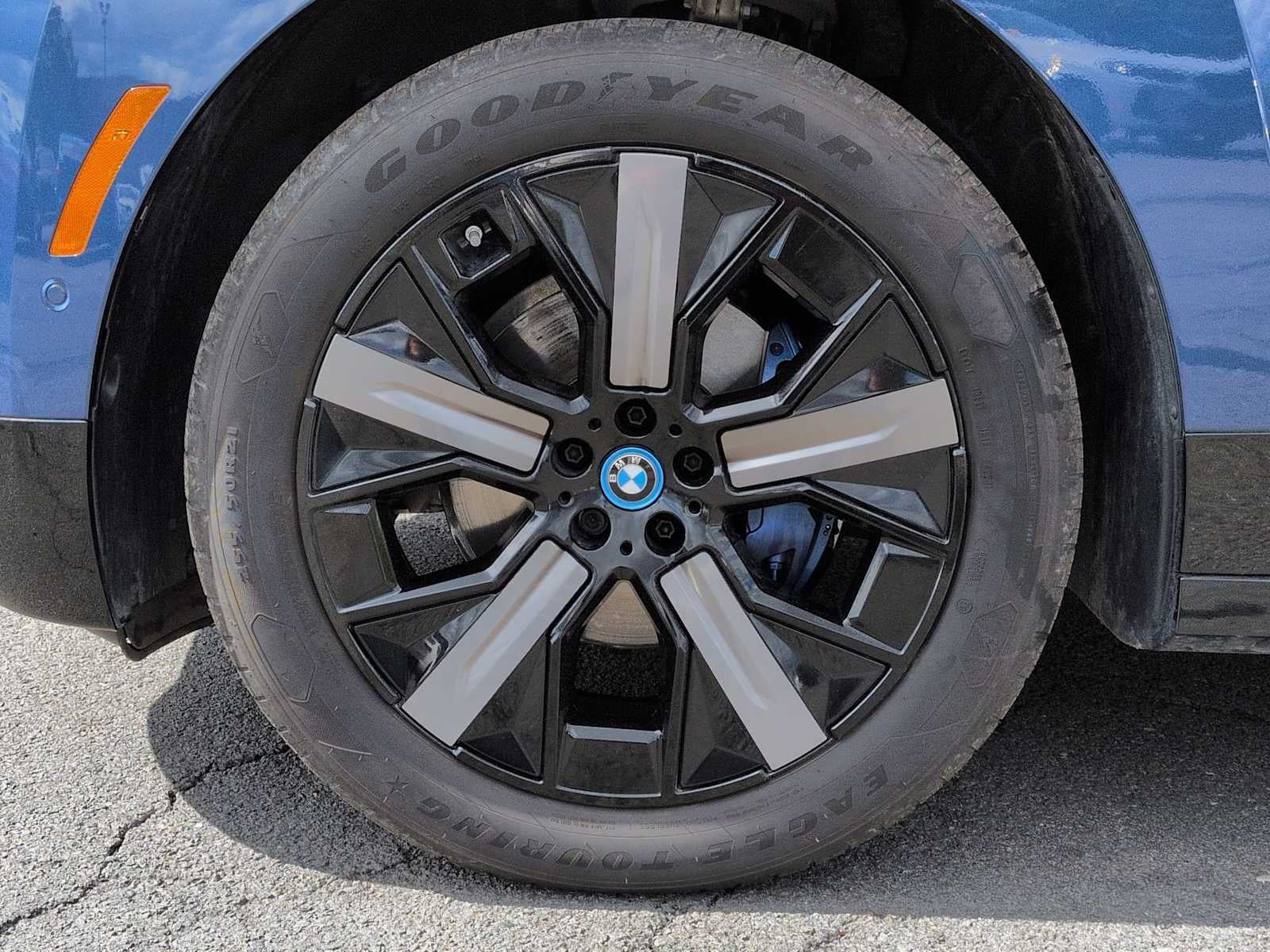 2025 BMW iX xDrive50