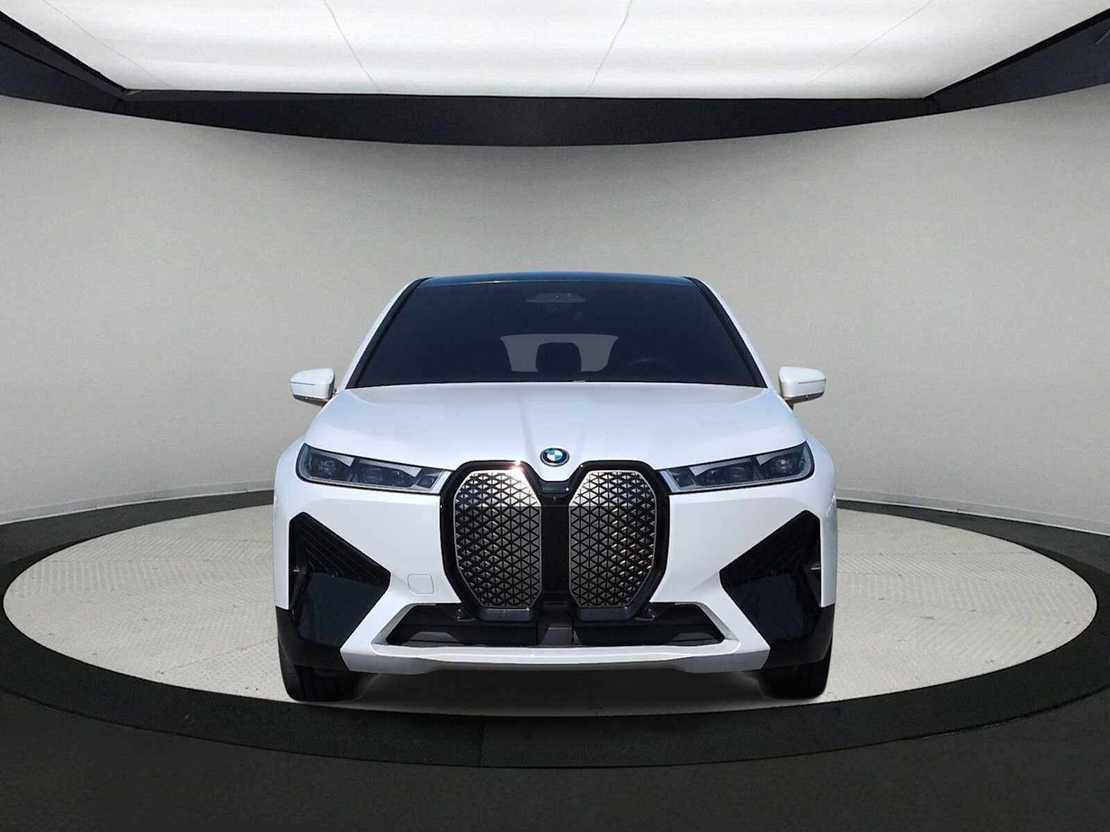 2025 BMW iX M60